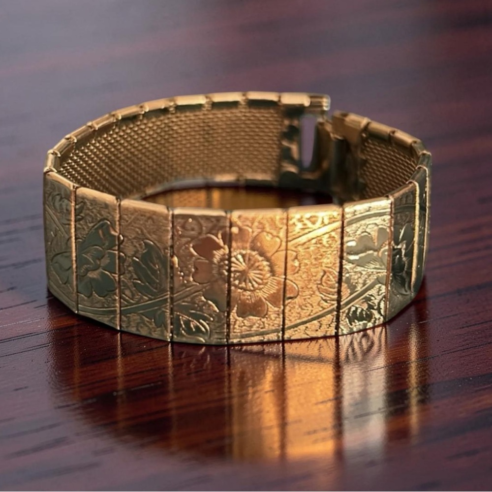 Vintage Gold Toned Floral Engraved Panel Bracelet
